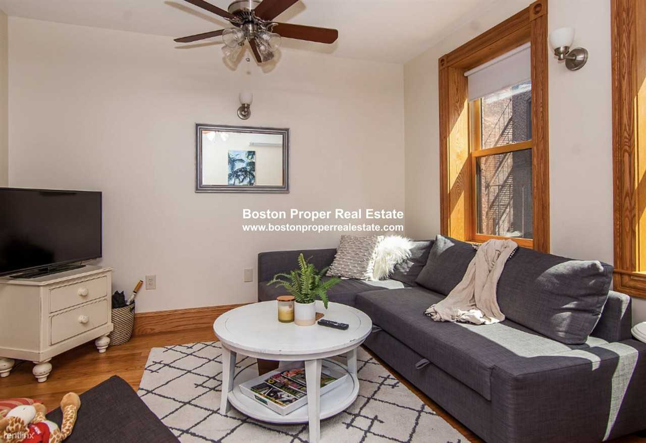 137 Charles St - Photo 3 of 10