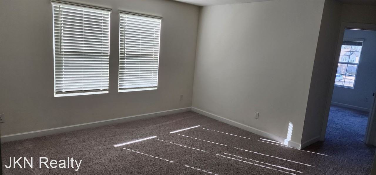 410 Cranford Dr - Photo 2 of 19