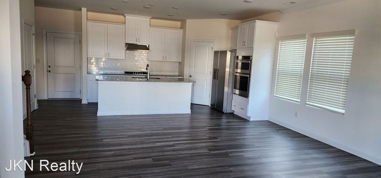 410 Cranford Dr - Photo 3 of 19