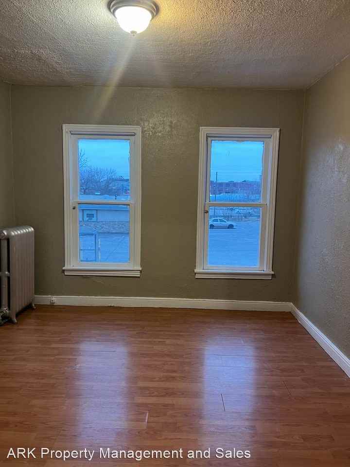 235 Roosevelt Ave - Photo 2 of 10