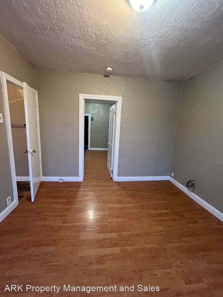 235 Roosevelt Ave - Photo 3 of 10