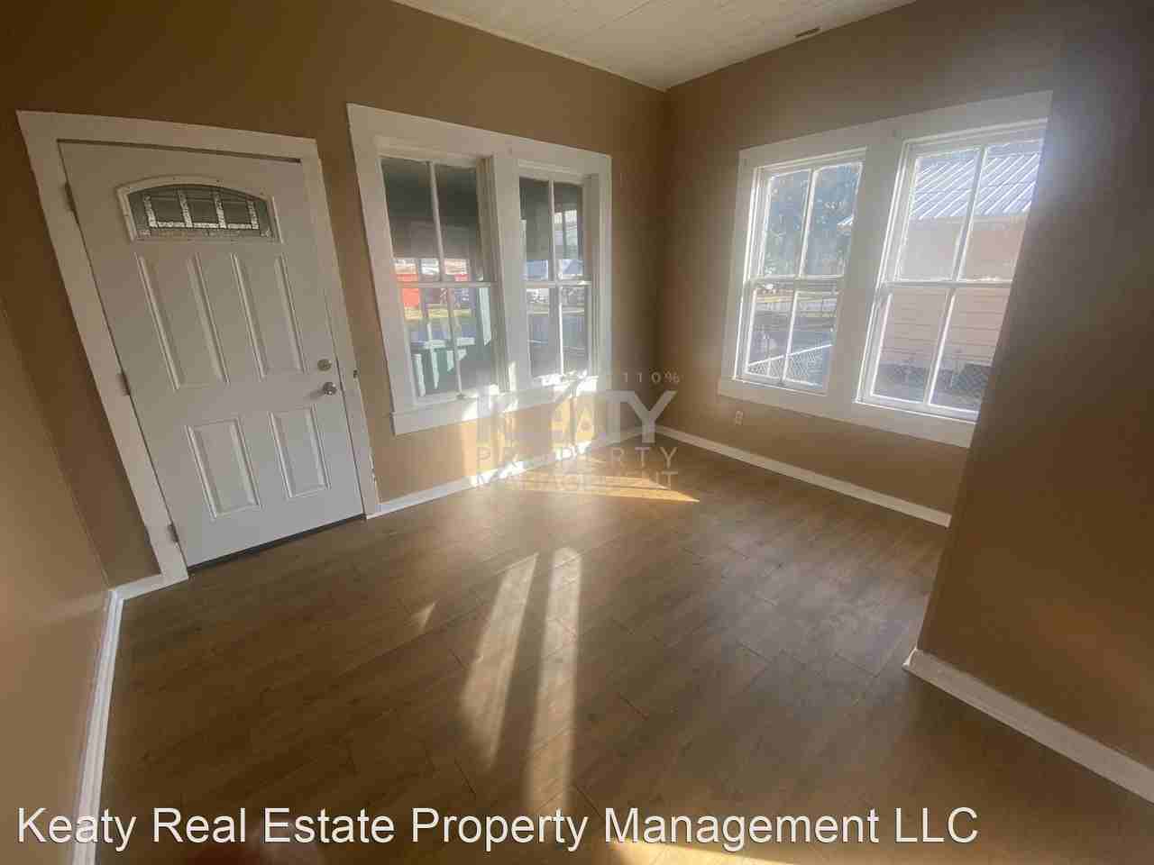 822 S Avenue F - Photo 3 of 4