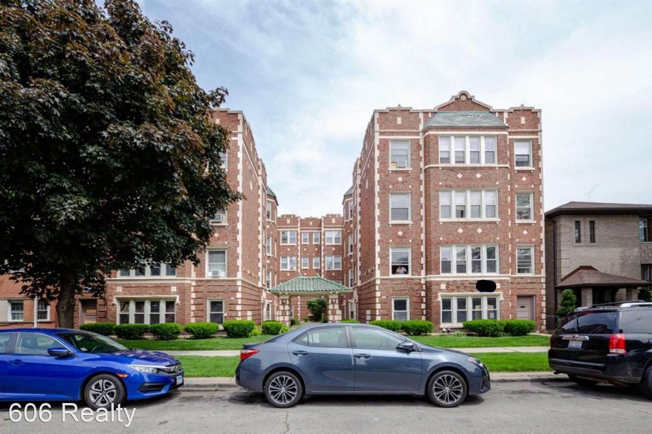 Updated Berwyn Unit with Heat Included! Apartments 1301 Ridgeland