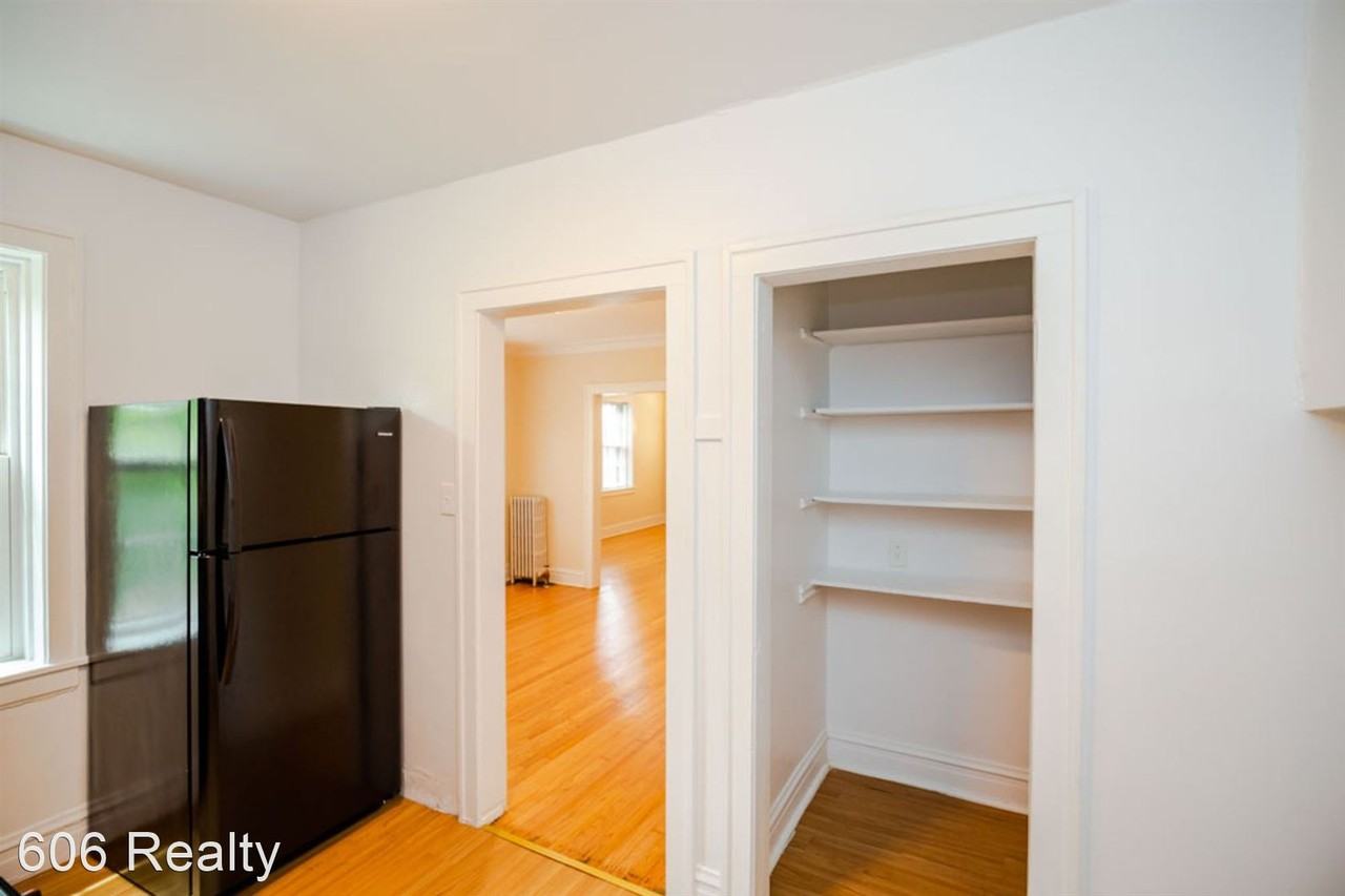 Updated Berwyn Unit with Heat Included! Apartments 1301 Ridgeland