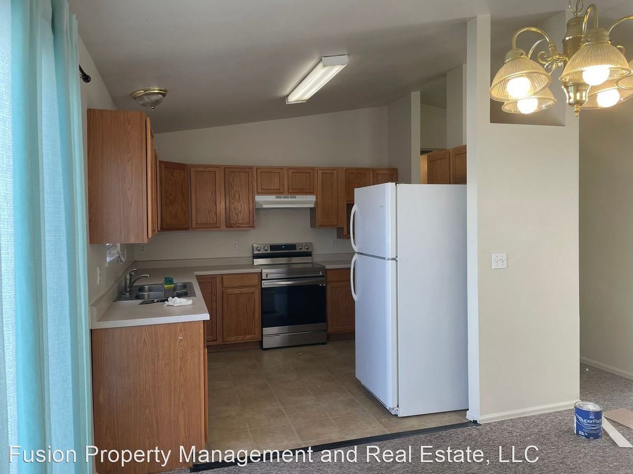 476 Fox Run St - Photo 3 of 9