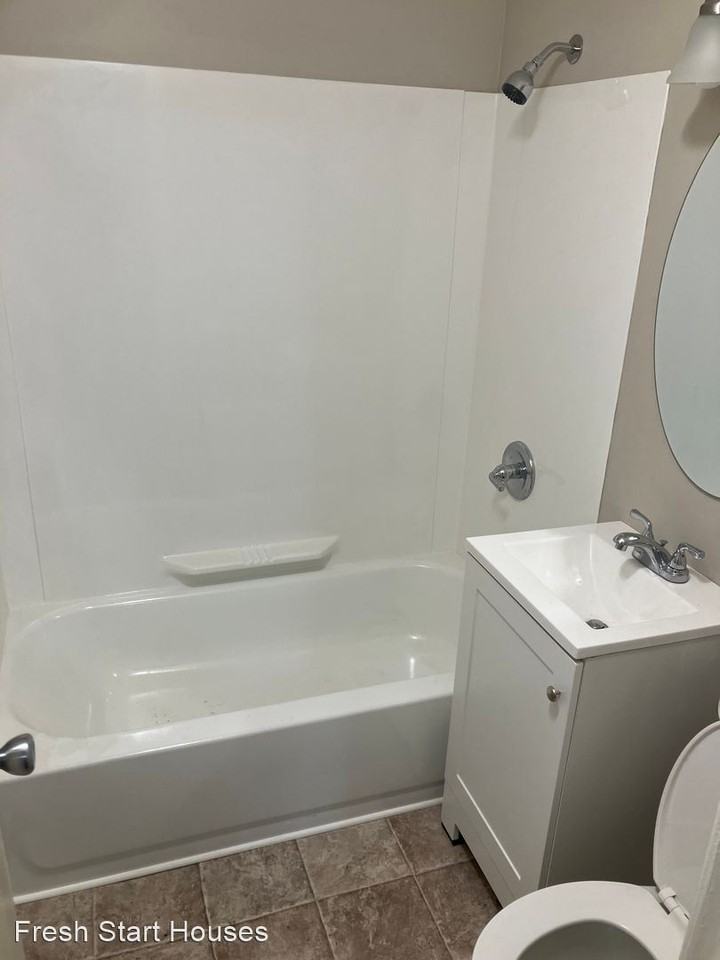 136 Gertrude St - Photo 3 of 12