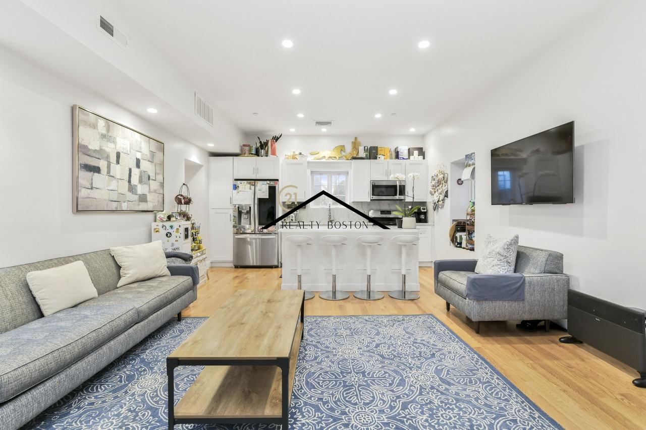 100R Webster St - Photo 2 of 13