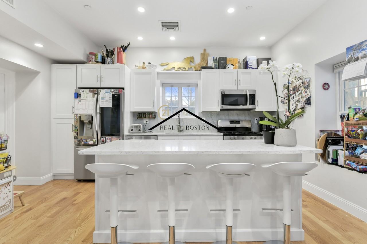 100R Webster St - Photo 3 of 13