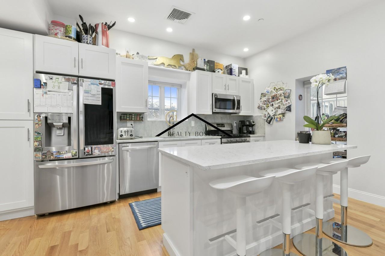 100R Webster St - Photo 4 of 13