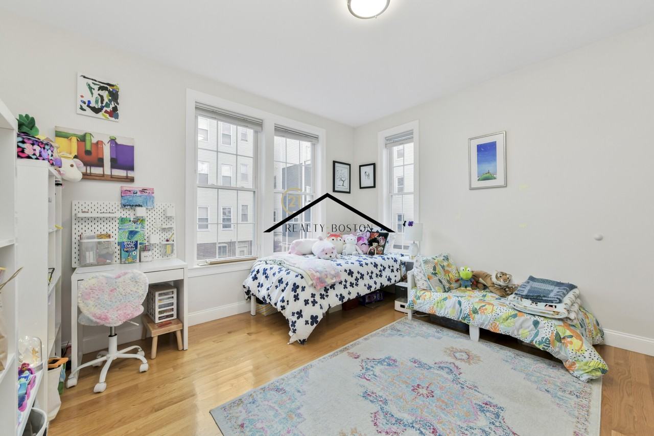 100R Webster St - Photo 7 of 13