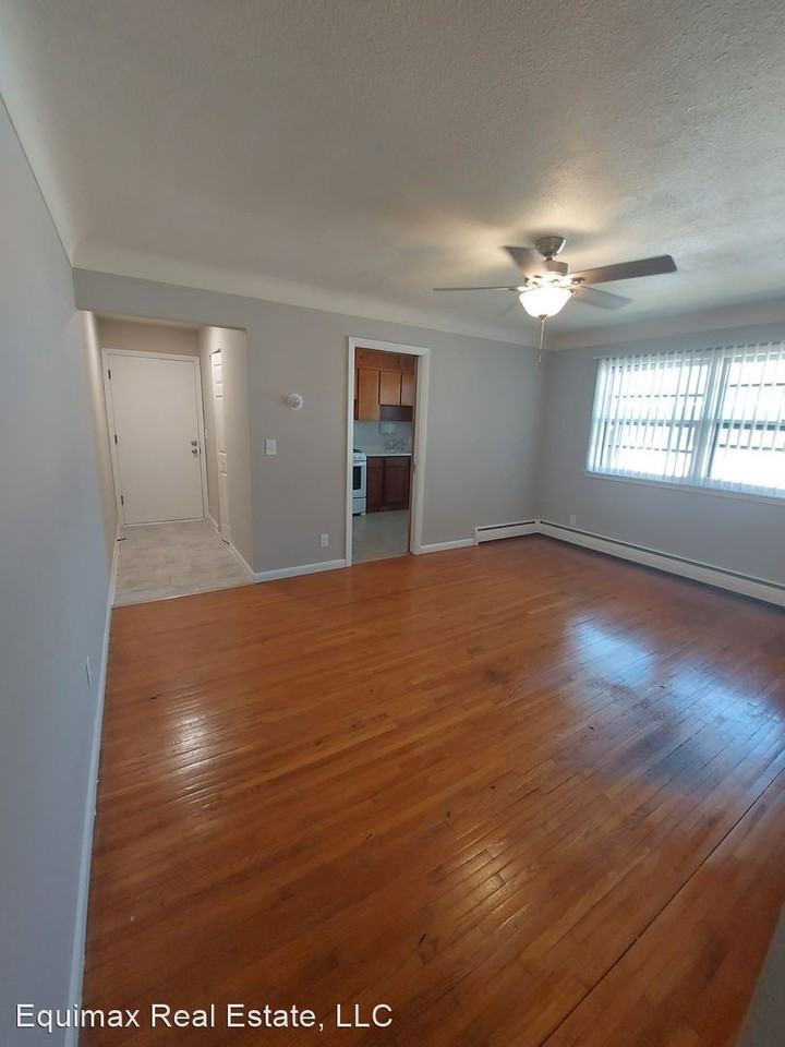 1707 Thomas Ave. W. - Photo 2 of 5