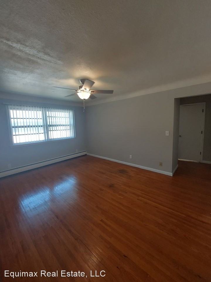 1707 Thomas Ave. W. - Photo 3 of 5