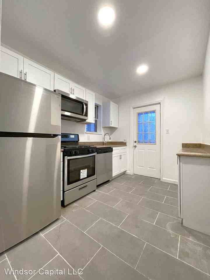 6489 Centre Ave - Photo 3 of 16