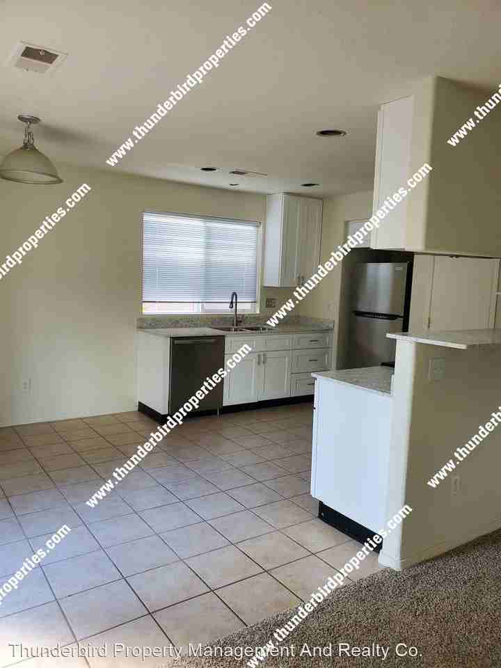 7116 Jet Rd Ne - Photo 2 of 10