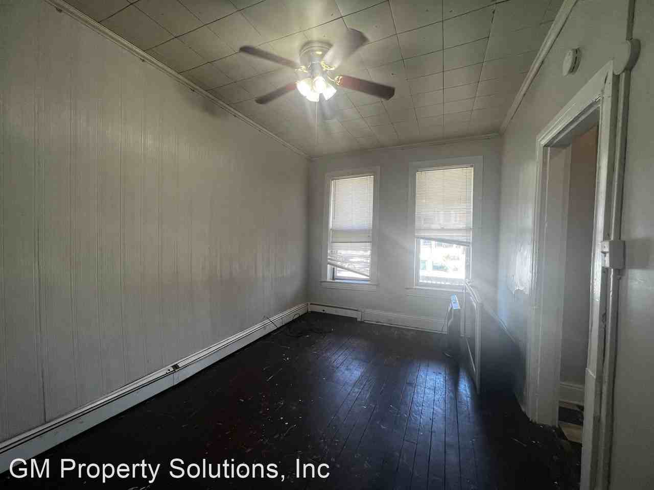 Off Campus - Student Housing for Rent - Photo 3 of 29