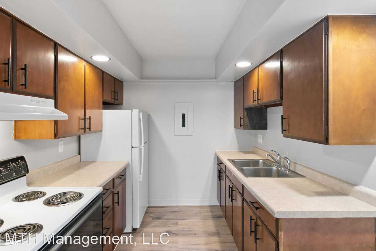 703 S Rogers St - Photo 2 of 24