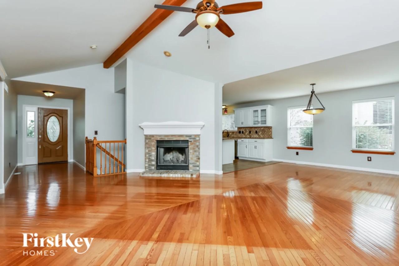 3933 White Rose Ln - Photo 2 of 12