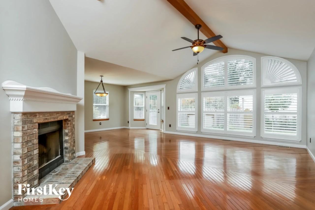 3933 White Rose Ln - Photo 3 of 12