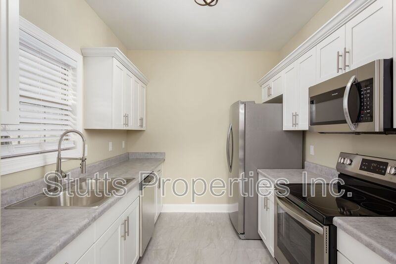 216 Bentbrook Pl - Photo 2 of 9