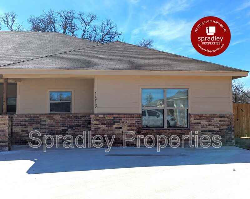 1613 Sabine Rd - Photo 2 of 11