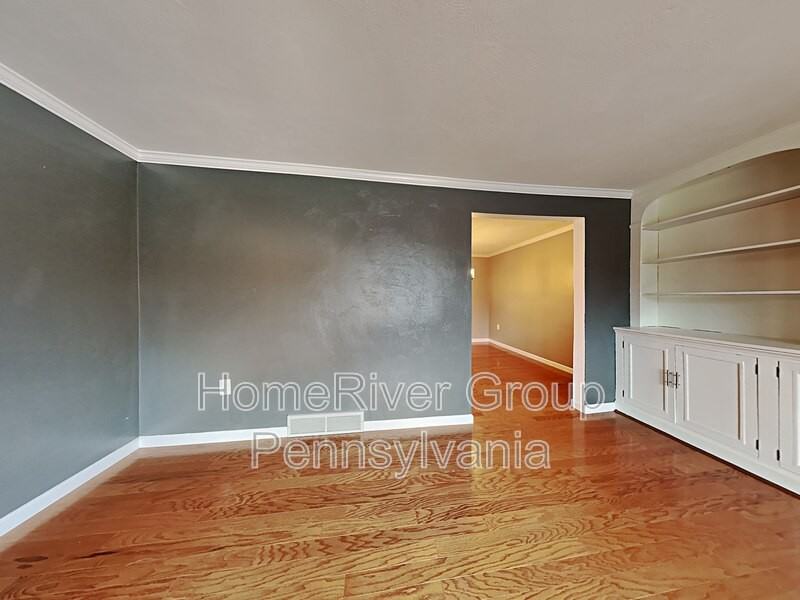 216 Carlisle Ave - Photo 2 of 24