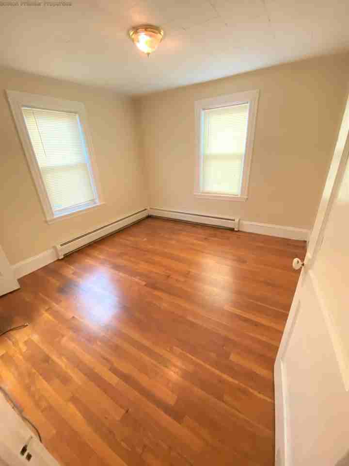 Brook Rd #2R - Photo 3 of 8