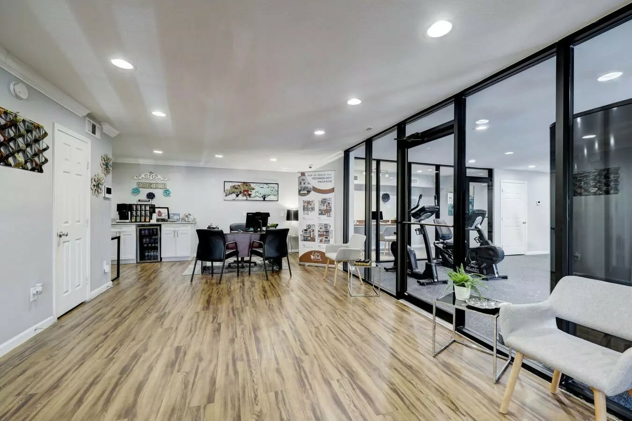 Live Oak - Photo 6 of 18