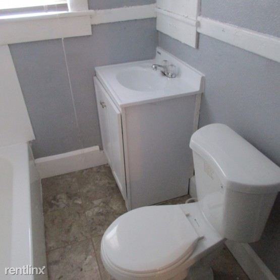 3130 N Broadway Ave - Photo 3 of 11