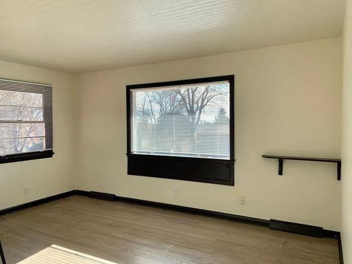 1346 Pine St - Photo 2 of 16