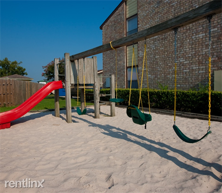 8th @ Ave Q 1/2 - Photo 2 of 6