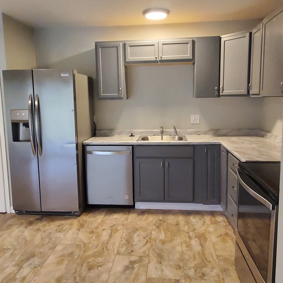 216 East Trotwood Boulevard - Photo 3 of 10