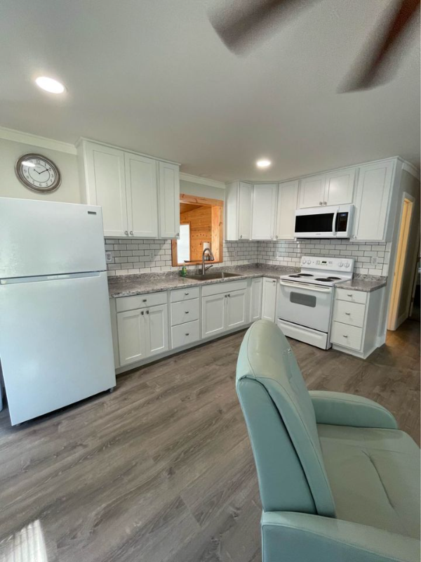 125 Lakeview Dr - Photo 2 of 9