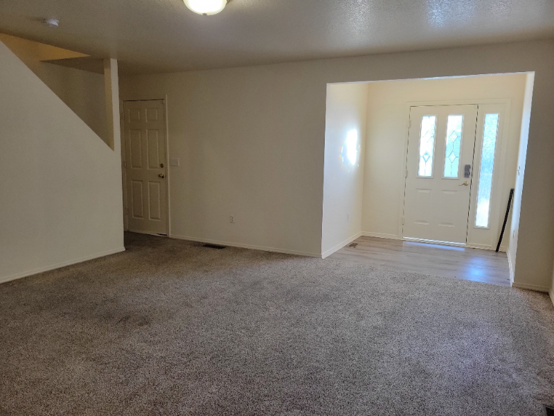 426 Sterling Ln - Photo 3 of 14