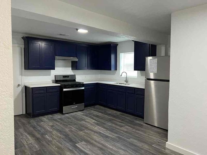 1016 W Bolt St - Photo 3 of 13