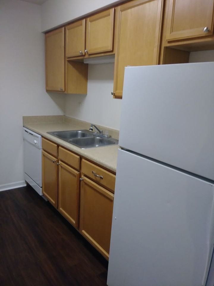 185 - COUNTRY VIEW APARTMENTS - Photo 2 of 31