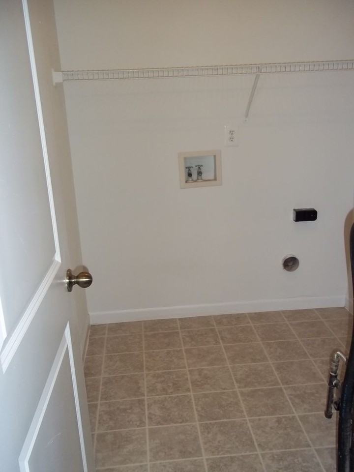 185 - COUNTRY VIEW APARTMENTS - Photo 7 of 31