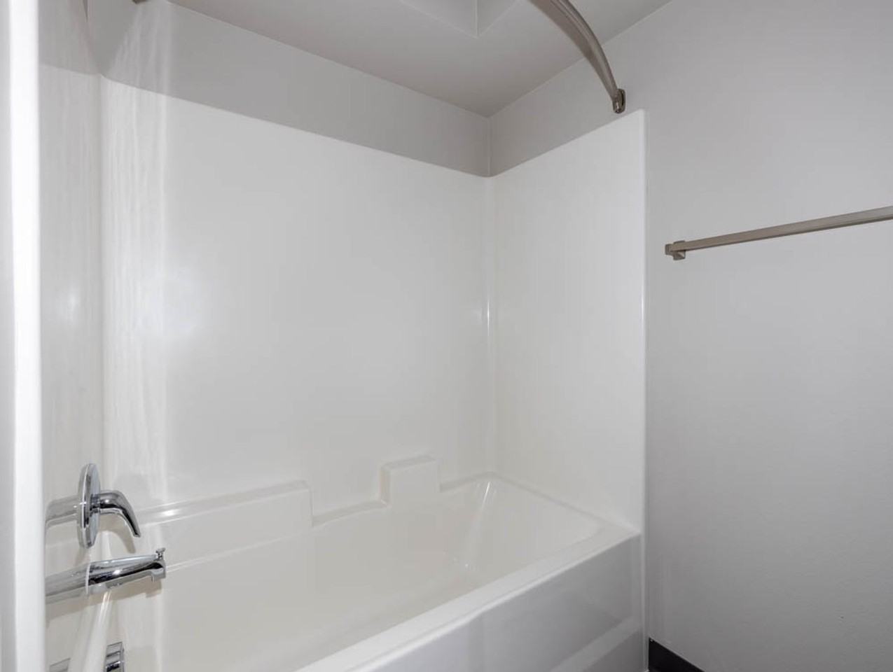 1650 NE Market Drive - Photo 5 of 50