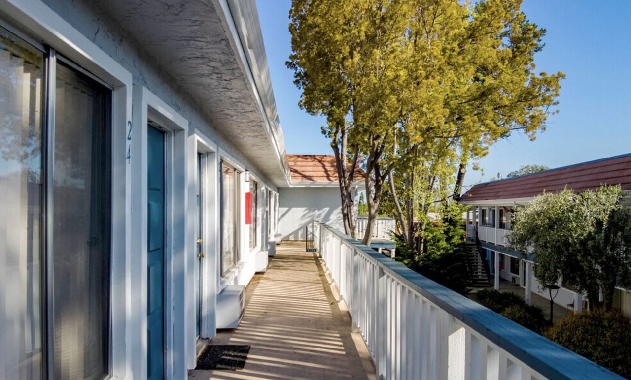 Del Coronado Apartments - Photo 2 of 29