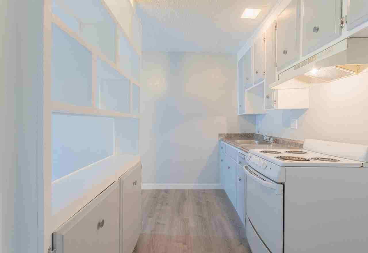 Del Coronado Apartments - Photo 4 of 29