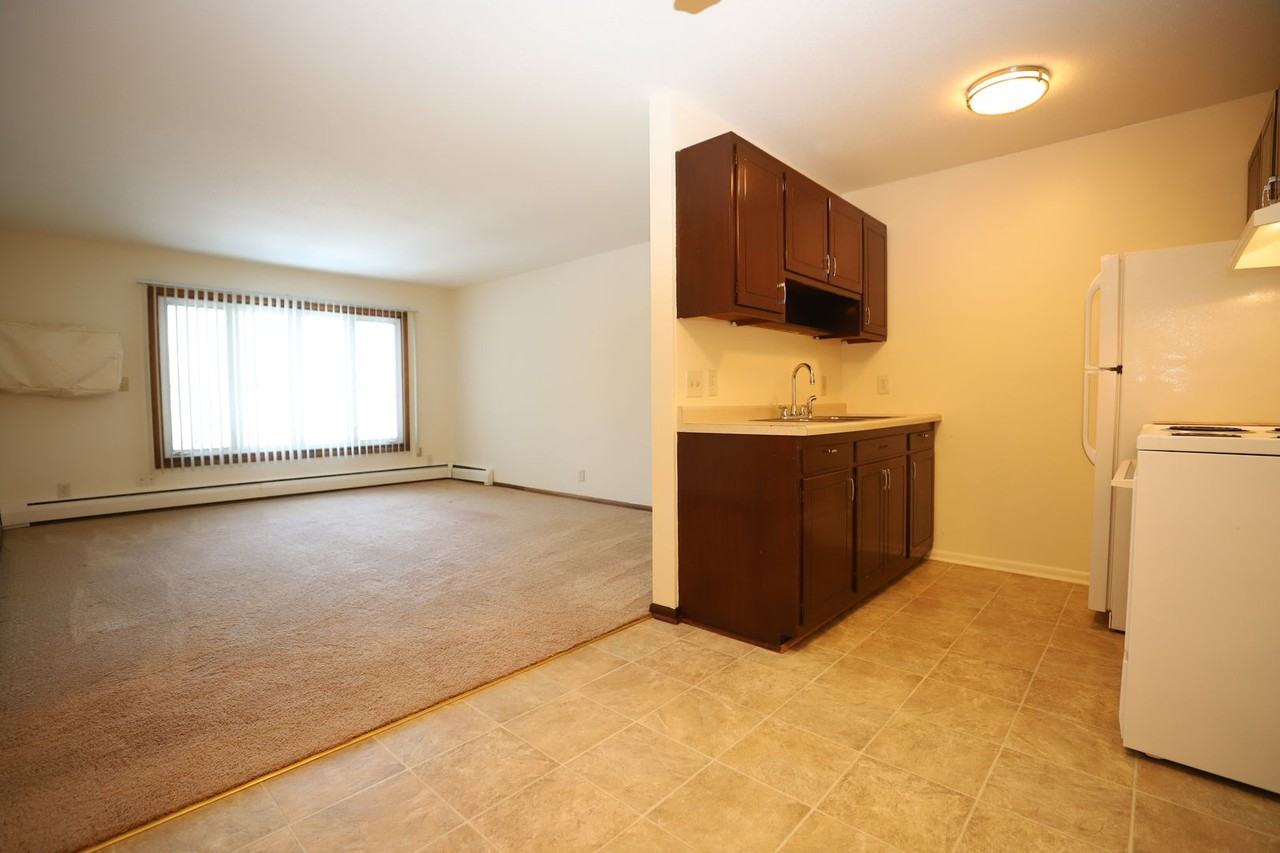 Cedar Court Apartments - Photo 5 of 37