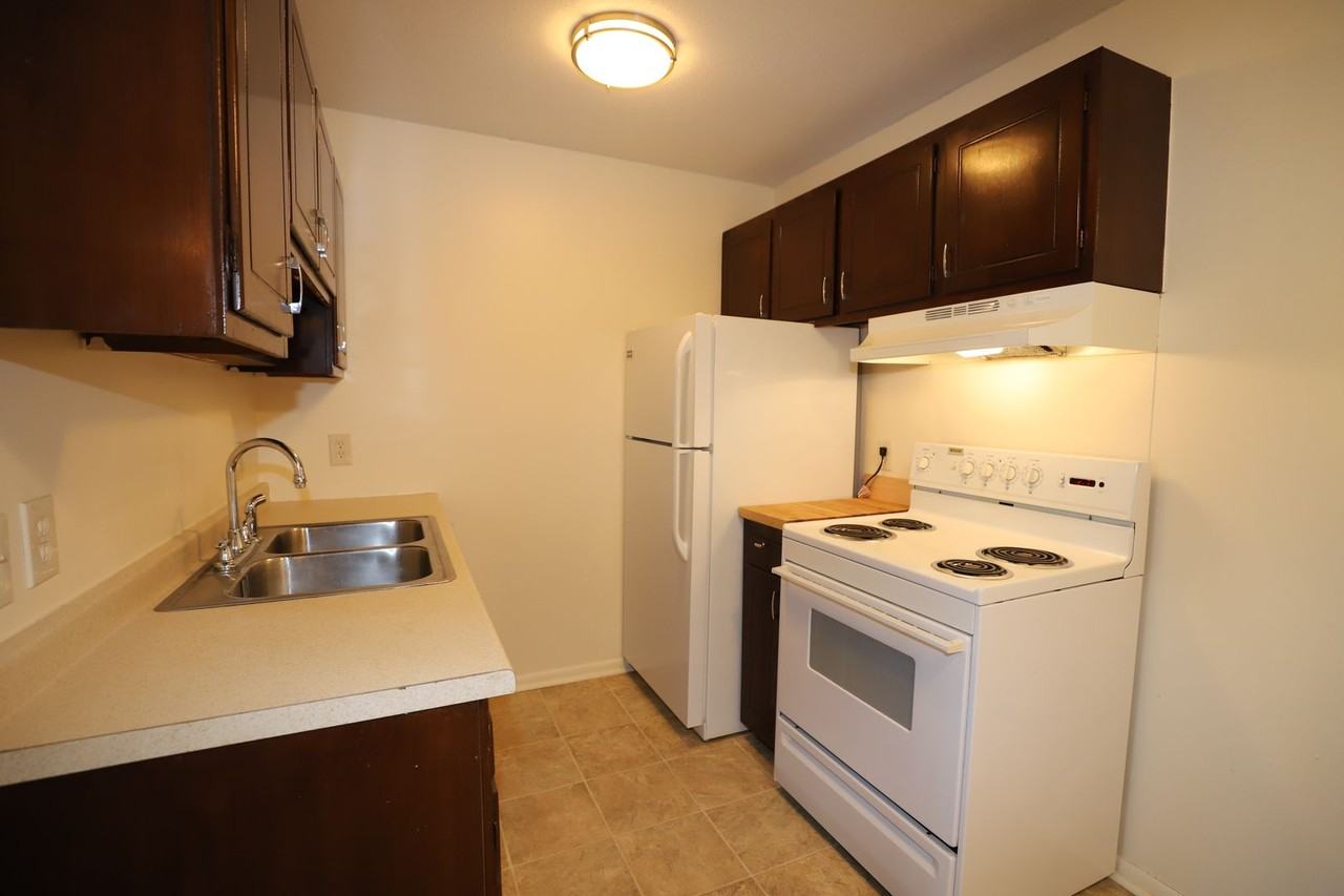 Cedar Court Apartments - Photo 6 of 37