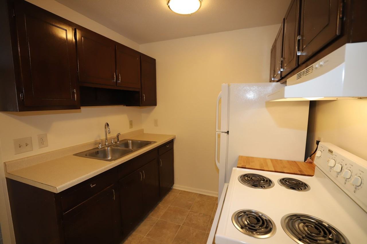 Cedar Court Apartments - Photo 7 of 37