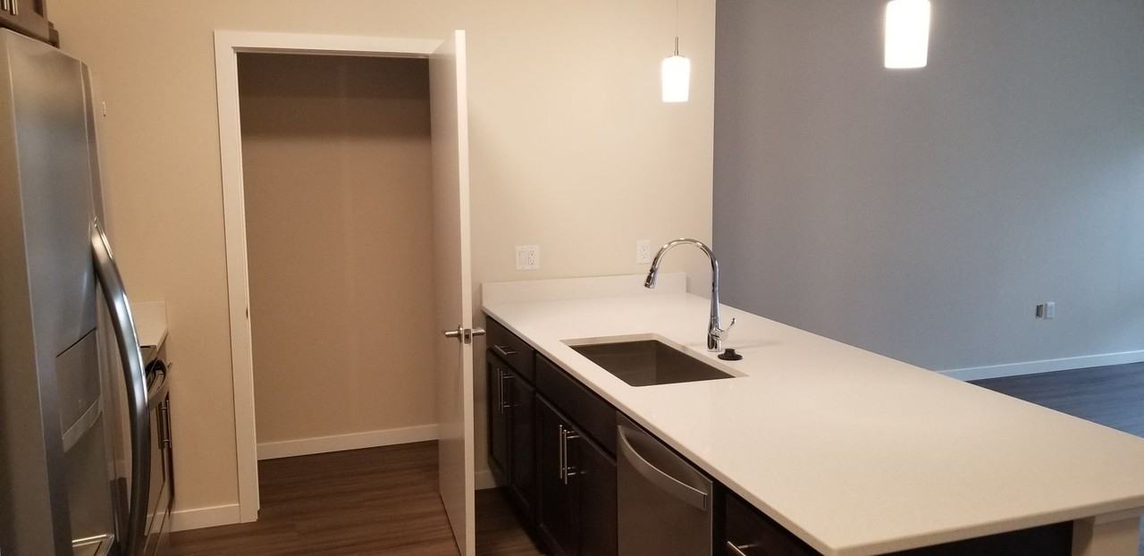 Luxe Apartments - Photo 6 of 18