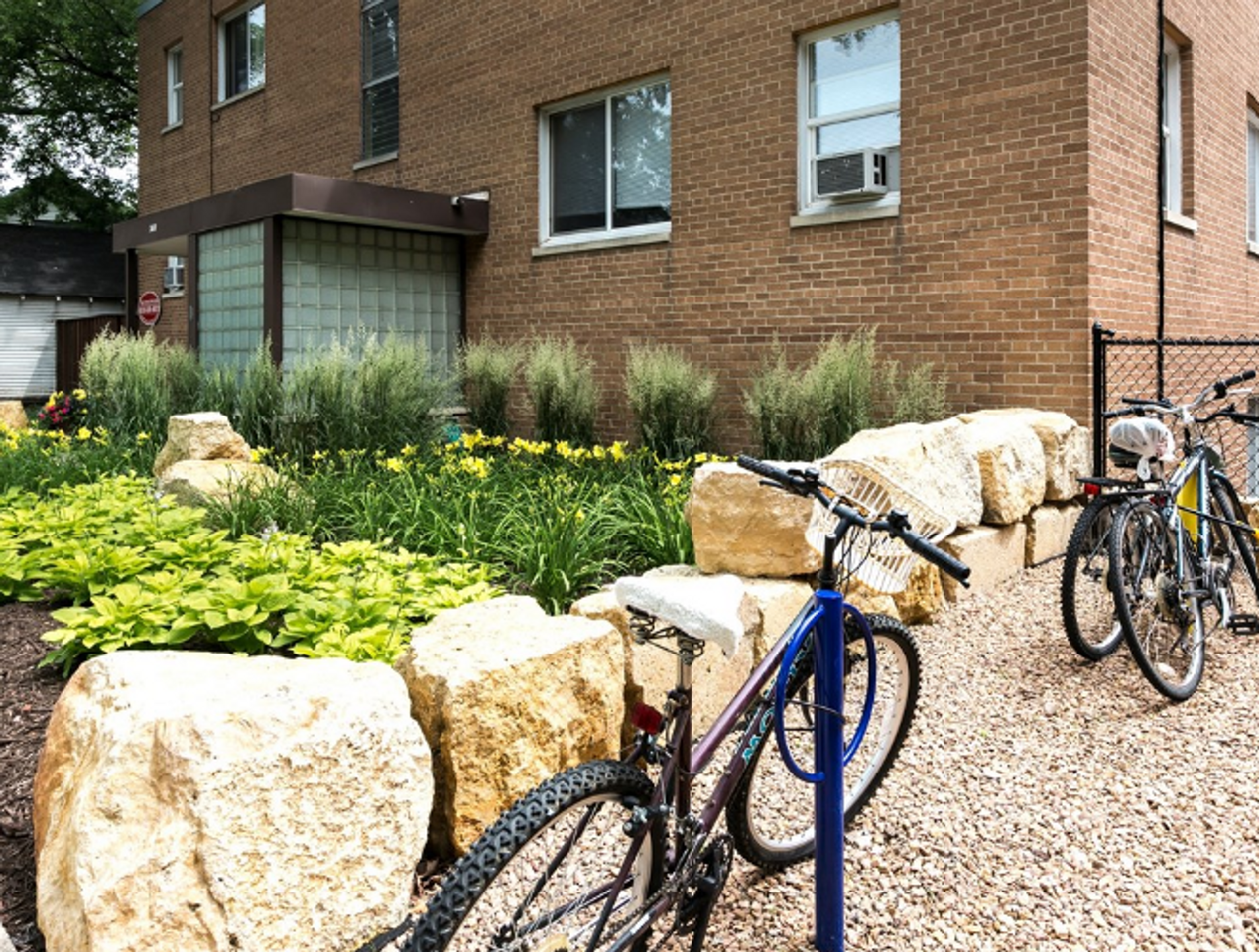 COLFAX VILLAS - Photo 7 of 7