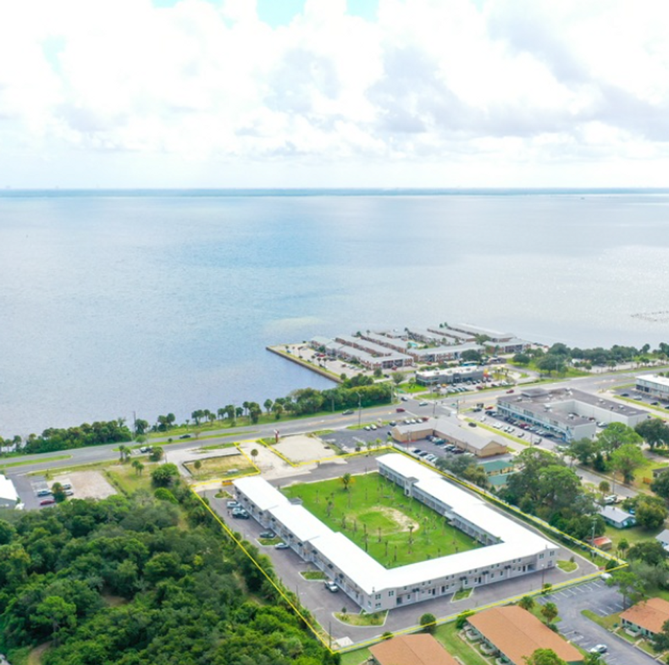 Manatee Landing - Photo 2 of 32
