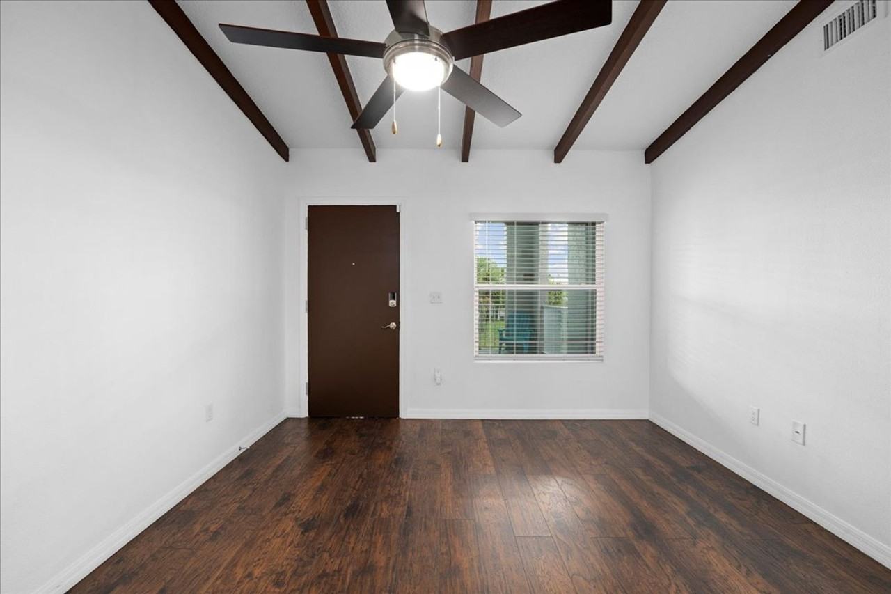 Manatee Landing - Photo 5 of 32