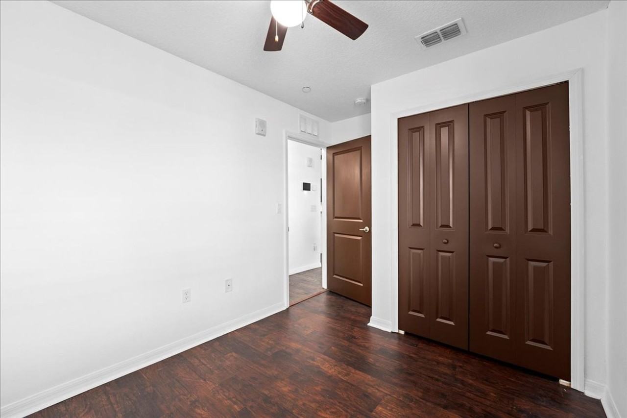 Manatee Landing - Photo 7 of 32