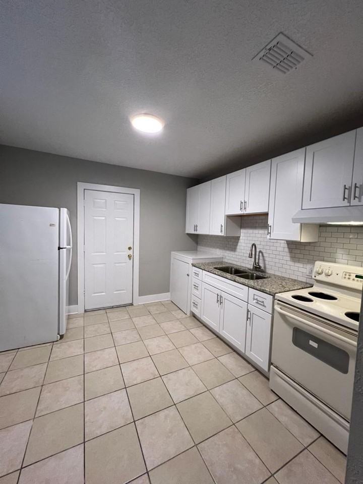 Renovated Units Available! Move In Special - Photo 5 of 9