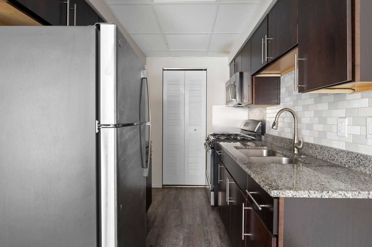 Executive House - Photo 6 of 50