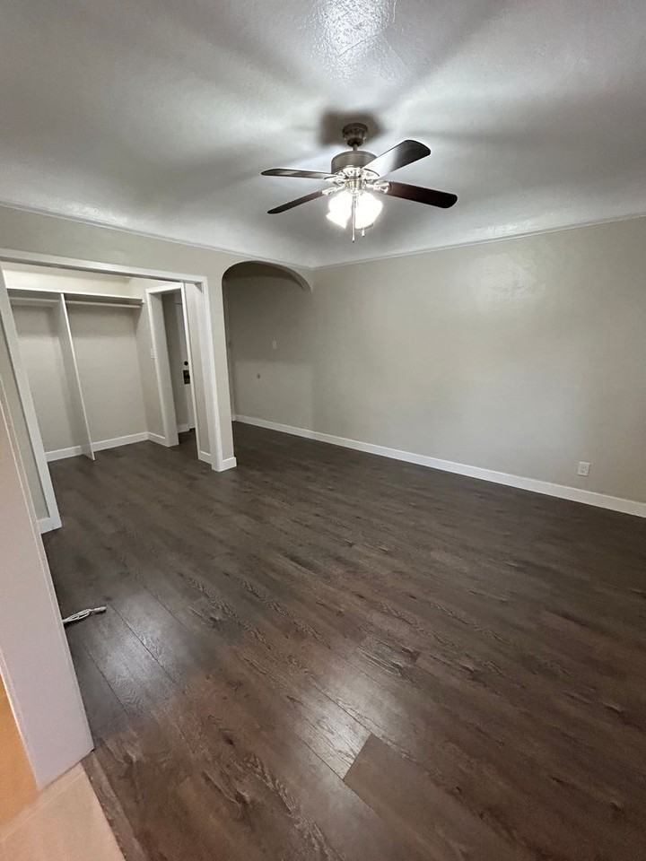 942 Beech Street - Photo 5 of 25